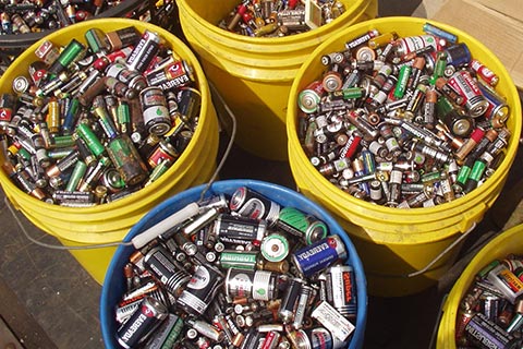 卧龙谢庄高价旧电池回收,联创鑫瑞叉车蓄电池回收|收废弃汽车电池